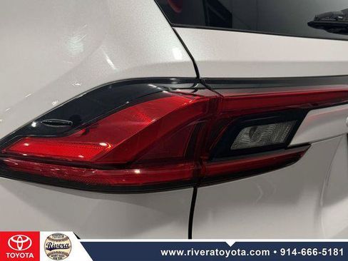 Certified 2024 Toyota Grand Highlander AWD image 10