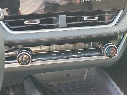 Used 2025 Chevrolet Equinox LT image 25