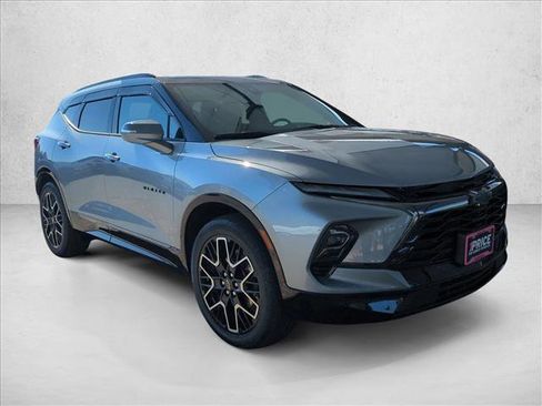 Used 2025 Chevrolet Blazer RS w/ Driver Confidence II Package image 3