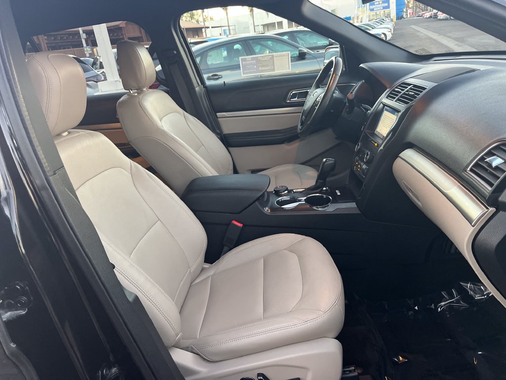 Used 2018 Ford Explorer XLT w/ Equipment Group 202A AWD/4WD image 28