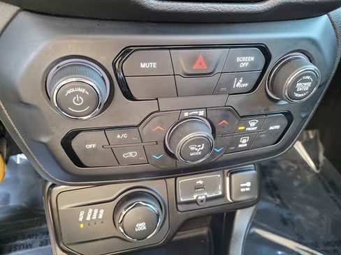 Used 2023 Jeep Renegade Latitude w/ Sun/Sound Group image 20