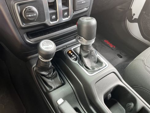 Used 2023 Jeep Wrangler Sport AWD/4WD image 21