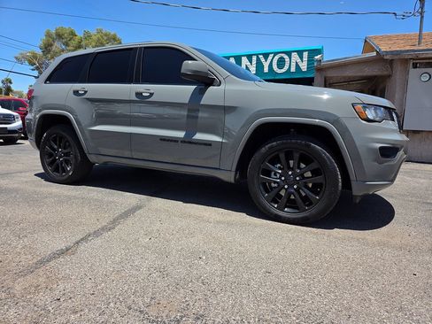 Used 2020 Jeep Grand Cherokee Altitude RWD image 4