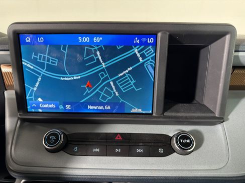 Used 2024 Ford Maverick Lariat image 2