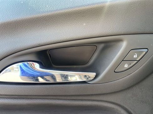 Used 2023 Chevrolet Equinox LT image 9