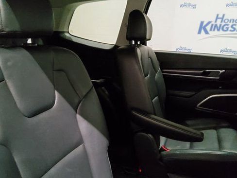 Used 2025 Kia Telluride S image 18