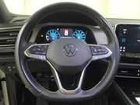 Used 2024 Volkswagen Atlas Cross Sport SE w/ Panoramic Sunroof Package FWD image 9