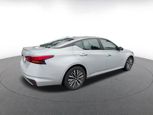 Used 2024 Nissan Altima 2.5 SV image 14