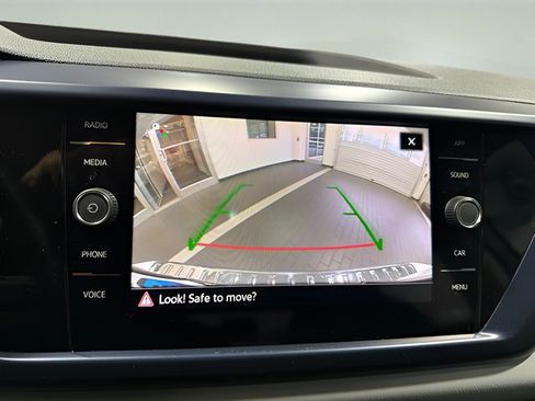 Used 2023 Volkswagen Taos SE w/ Panoramic Sunroof Package FWD image 20