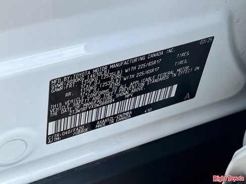 Certified 2025 Toyota RAV4 XLE FWD image 33