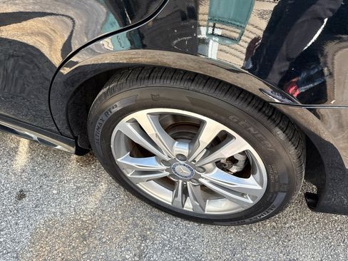 Used 2014 Mercedes-Benz E 350 4MATIC Sedan w/ Premium 1 Package image 31