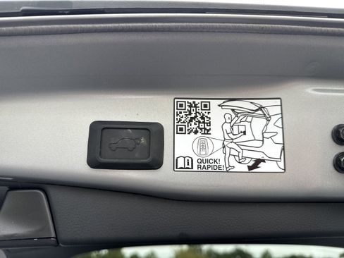 Used 2022 Toyota RAV4 Limited image 14