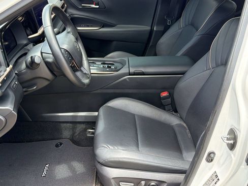 Used 2023 Toyota Crown AWD/4WD image 5