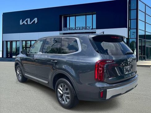 Certified 2024 Kia Telluride LX FWD image 7