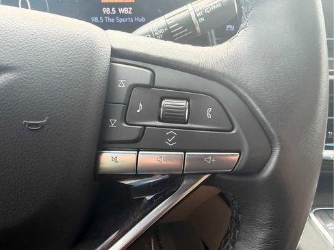 Used 2021 Cadillac Escalade Premium Luxury AWD/4WD image 16