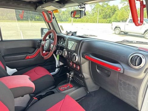 Used 2017 Jeep Wrangler Sahara AWD/4WD image 12