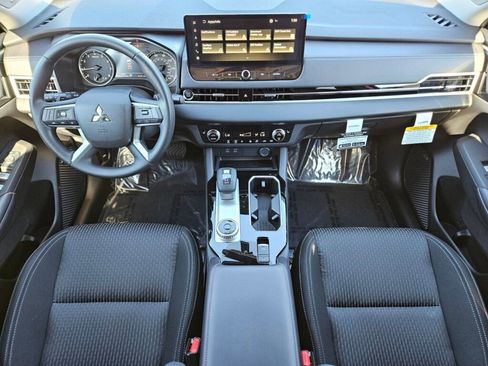 New 2025 Mitsubishi Outlander ES image 12