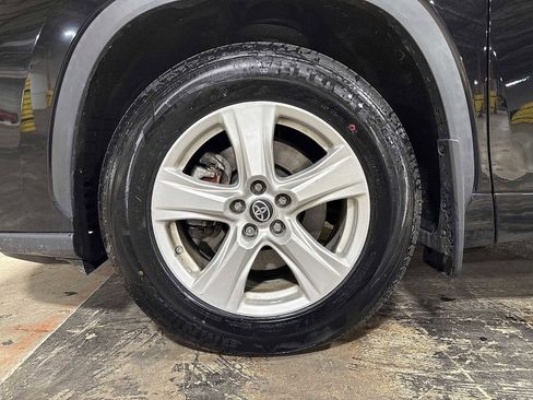 Certified 2022 Toyota Highlander LE image 10