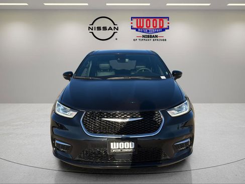 Used 2025 Chrysler Pacifica Select image 6