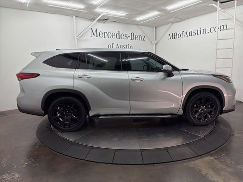 Used 2022 Toyota Highlander LE FWD image 8
