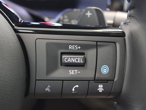 Used 2025 Nissan Pathfinder Platinum AWD/4WD image 22