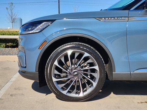 Used 2025 Lincoln Aviator Reserve w/ Illumination Package image 9