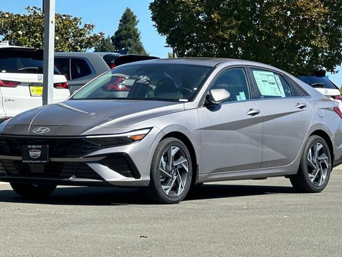 New 2025 Hyundai Elantra Limited image 8