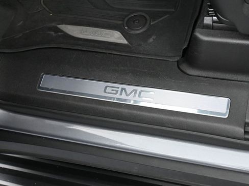 Used 2021 GMC Yukon SLT w/ SLT Premium Package image 17