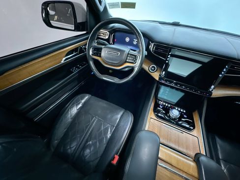 Used 2022 Jeep Grand Wagoneer Series III w/ HD Trailer Tow Package AWD/4WD image 9