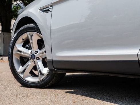 Used 2010 Ford Taurus SHO image 24