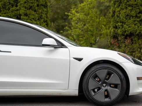 Used 2021 Tesla Model 3 Standard Range Plus RWD image 14