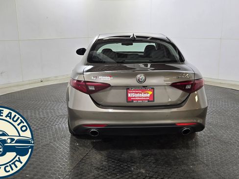 Used 2019 Alfa Romeo Giulia AWD image 6