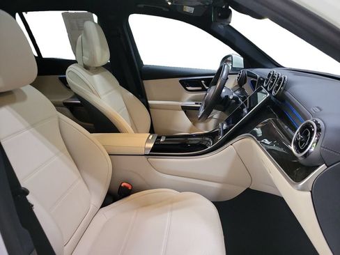 Used 2025 Mercedes-Benz GLC 300 4MATIC image 28