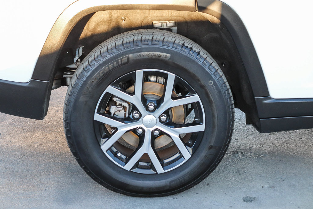 Used 2024 Jeep Grand Cherokee Limited RWD image 11