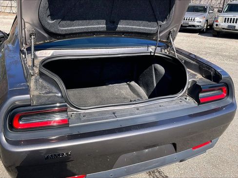 Used 2017 Dodge Challenger R/T Scat Pack w/ Leather Interior Group image 32