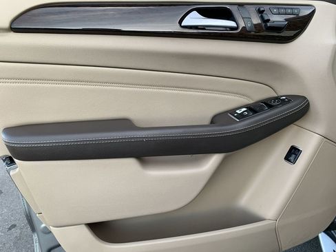 Used 2015 Mercedes-Benz ML 350 SUV image 15