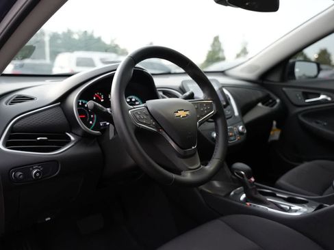 Used 2025 Chevrolet Malibu RS FWD image 15