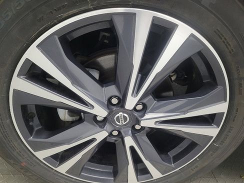 Used 2019 Nissan Pathfinder Platinum FWD image 31
