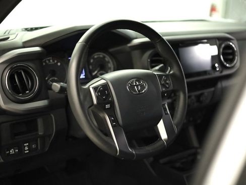 Used 2019 Toyota Tacoma TRD Sport image 11