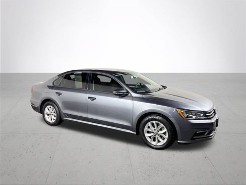 Used 2018 Volkswagen Passat 2.0T S FWD image 4