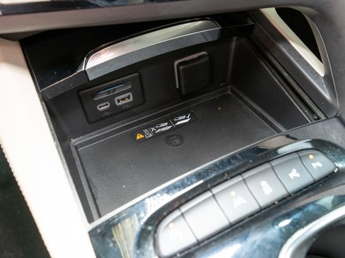 Used 2022 Buick Envision Avenir w/ Technology Package II image 24