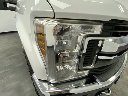 Used 2019 Ford F250 XLT w/ XLT Premium Package AWD/4WD image 10