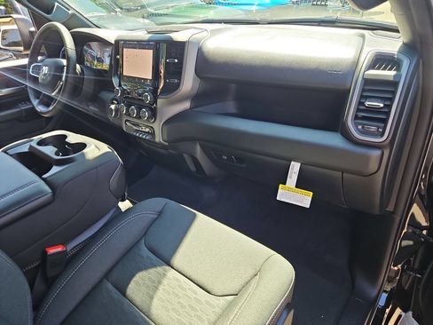 New 2026 RAM 1500 Express AWD/4WD image 17