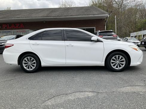 Used 2015 Toyota Camry LE FWD image 4