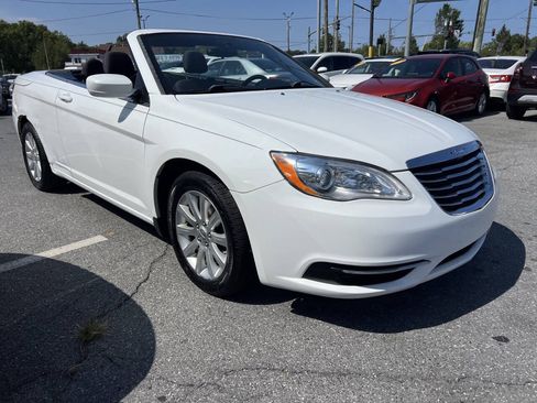 Used 2012 Chrysler 200 Touring FWD image 3