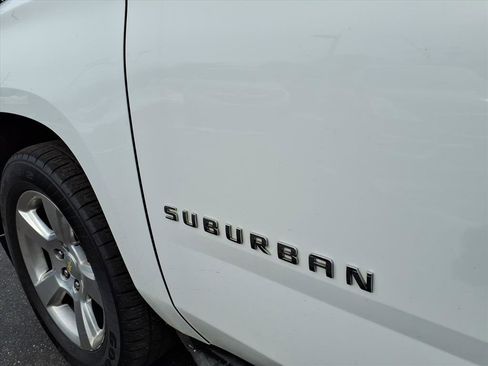 Used 2016 Chevrolet Suburban LT image 10