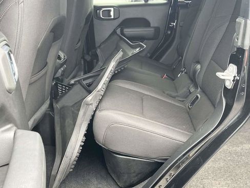 Used 2022 Jeep Gladiator Willys image 14