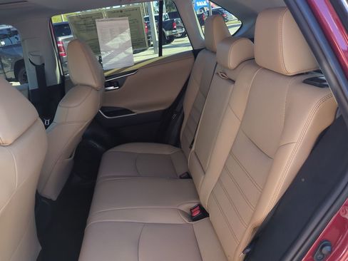 Used 2021 Toyota RAV4 Limited image 13