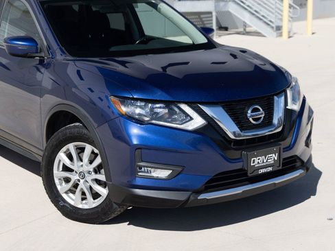 Used 2017 Nissan Rogue SV AWD/4WD image 7