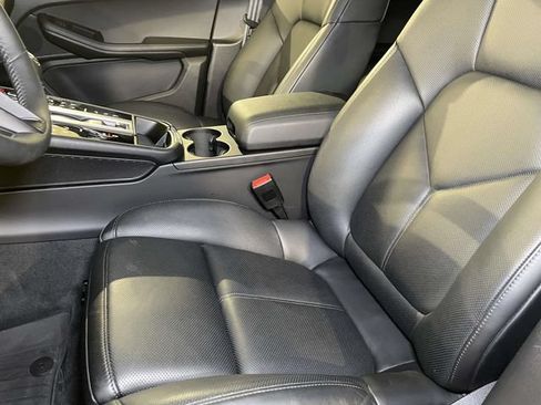 Certified 2026 Porsche Macan AWD/4WD image 5